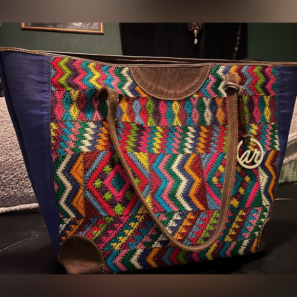 Arloom | Handmade in Guatemala Leather Large Tote Bag - Picture 15 of 16